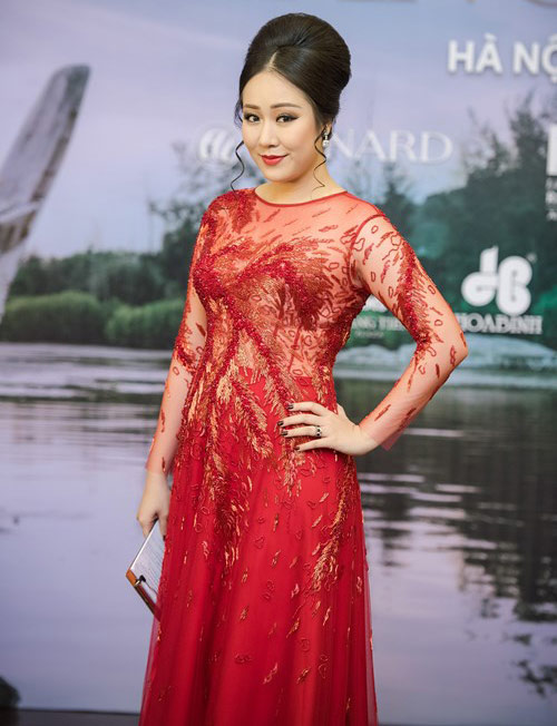 Ngô Phương Lan tái xuất amp;#34;mũm mĩmamp;#34; bên chồng Tây sau thời gian vắng bóng showbiz - 2