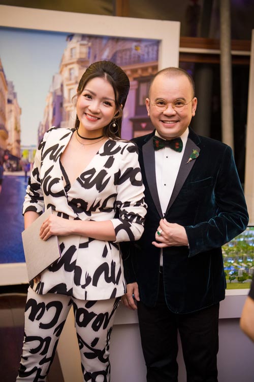 Mai Phương Thúy đọ vẻ amp;#34;sắc nước hương trờiamp;#34; trên thảm đỏ với Thu Hằng, Thủy Top - 6