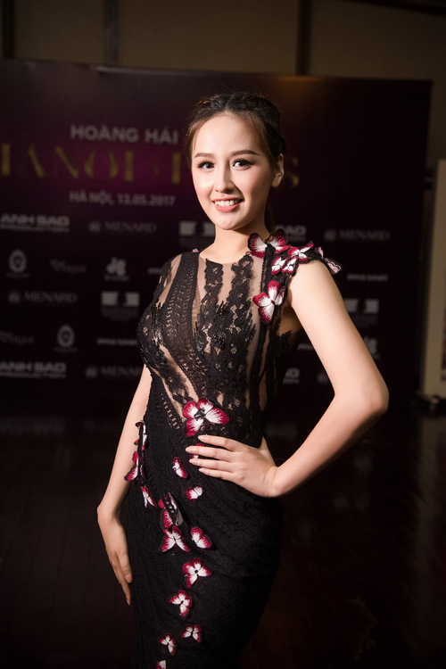Mai Phương Thúy đọ vẻ amp;#34;sắc nước hương trờiamp;#34; trên thảm đỏ với Thu Hằng, Thủy Top - 1