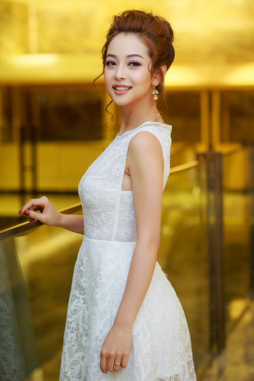 Sao đẹp tuần qua: Gái 3 con Jennifer Phạm khiến gái trẻ cũng phải chạy theo hụt hơi - 2