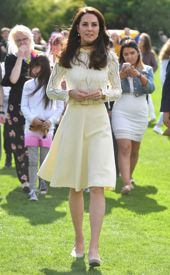 Sao đẹp tuần qua: Gái 3 con Jennifer Phạm khiến gái trẻ cũng phải chạy theo hụt hơi - 11