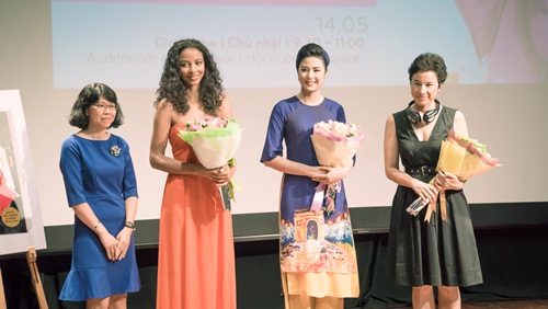 Hoa hậu Ngọc Hân rạng rỡ khoe sắc bên Hoa hậu Pháp 2014 - 1