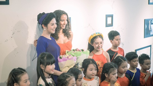 Hoa hậu Ngọc Hân rạng rỡ khoe sắc bên Hoa hậu Pháp 2014 - 6