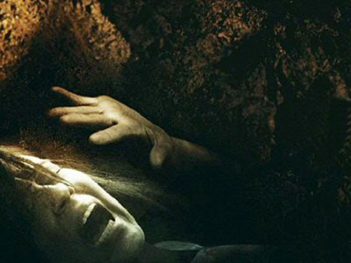 Làm thế nào để sống sót nếu chẳng may bị chôn sống trong quan tài? - 1