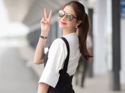 Làng sao - Hoa hậu Phạm Hương trẻ trung như nữ sinh ở sân bay, khiến bao ánh mắt ngẩn ngơ