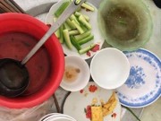 Bếp Eva - Ứa nước mắt với mâm "cơm thừa canh cặn" nhà chồng để phần
