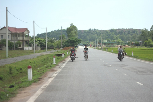 Lời kể của bé gái lớp 4 bị kẻ lạ tiêm thuốc mê vào tay để bắt cóc ở Nghệ An - 2