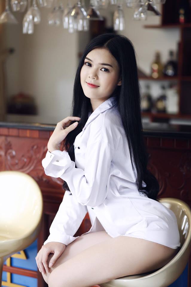 Ngọc Trinh cũng phải amp;#34;khóc thétamp;#34; khi thấy cô gái giống mình như tạc đi thi Hoa hậu Hoàn Vũ - 1