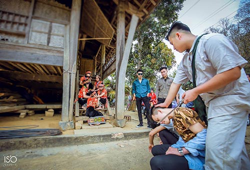 Học sinh lớp 12 chụp ảnh kỷ yếu lên án nạn buôn bán phụ nữ gây sốt cộng đồng mạng - 13