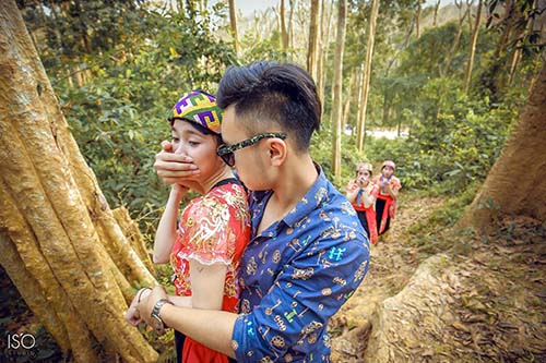 Học sinh lớp 12 chụp ảnh kỷ yếu lên án nạn buôn bán phụ nữ gây sốt cộng đồng mạng - 4