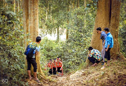 Học sinh lớp 12 chụp ảnh kỷ yếu lên án nạn buôn bán phụ nữ gây sốt cộng đồng mạng - 3