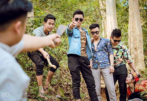 Học sinh lớp 12 chụp ảnh kỷ yếu lên án nạn buôn bán phụ nữ gây sốt cộng đồng mạng - 11
