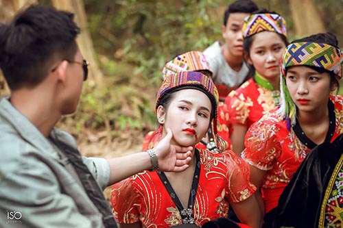 Học sinh lớp 12 chụp ảnh kỷ yếu lên án nạn buôn bán phụ nữ gây sốt cộng đồng mạng - 5