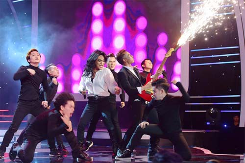 TV Show: Tranh cãi vì Mỹ Linh khen Quốc Thiên hơn Sơn Tùng; Hương Giang Idol bị tẩy chay - 7