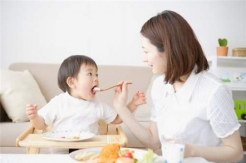 Khi trẻ ho có nên ăn tôm, thịt gà và những lưu ý amp;#39;vàngamp;#39; với cha mẹ - 1