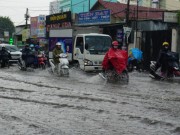 Tin tức - Mưa chưa đến 2 giờ, Sài Gòn đã ngập, kẹt xe khắp nơi