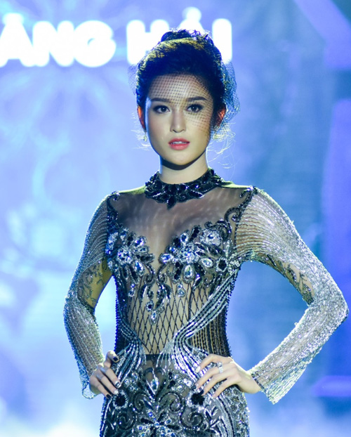 Cận cảnh chiếc váy khiến Huyền My bị tố amp;#34;thả thínhamp;#34; với bồ của bạn thân - 2