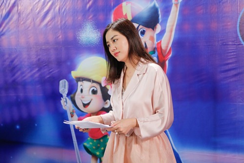 amp;#34;Cô giáoamp;#34; Bích Phương chiêu đãi trà sữa các học trò Vietnam Idol Kids - 19