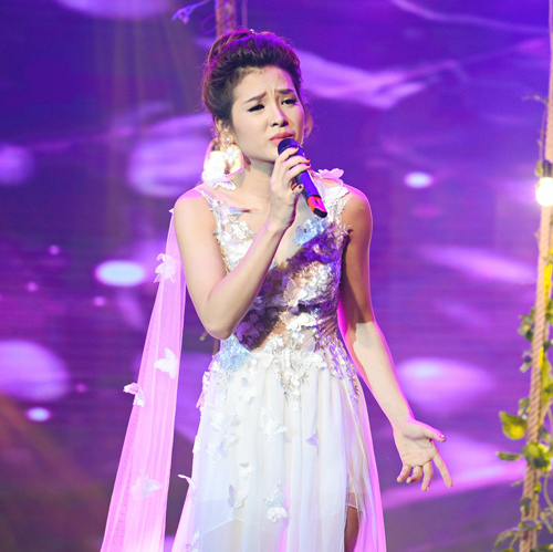 Phương Trinh Jolie bật khóc khi được xướng tên quán quân Hãy nghe tôi hát 2017 - 6