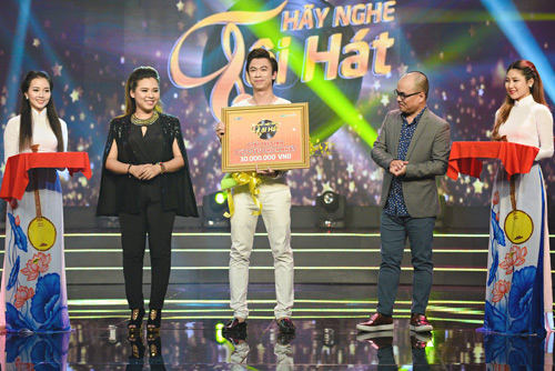 Phương Trinh Jolie bật khóc khi được xướng tên quán quân Hãy nghe tôi hát 2017 - 10