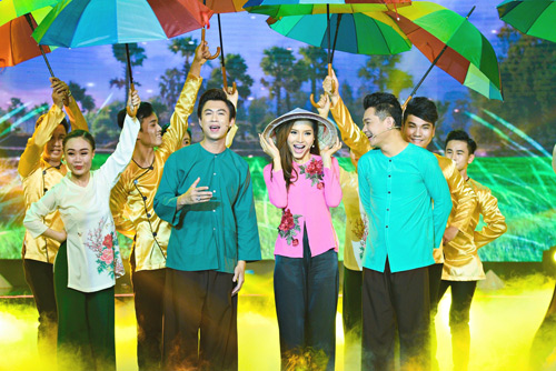 Phương Trinh Jolie bật khóc khi được xướng tên quán quân Hãy nghe tôi hát 2017 - 14