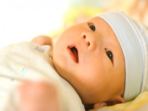 Bệnh vàng da ở trẻ sơ sinh: Cho con bú đầy đủ giúp giảm tình trạng bệnh - 2