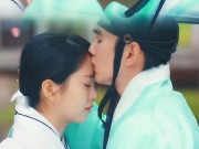 Xem & Đọc - "Mặt nạ quân vương": Yoo Seung Ho và Kim So Hyun có nụ hôn trán "tình như cái bình"