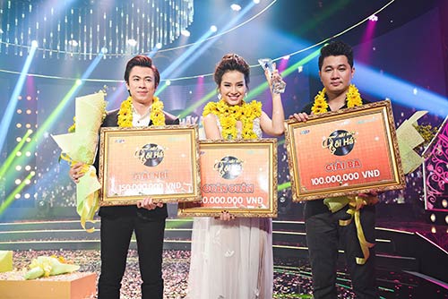 Phương Trinh Jolie bật khóc khi được xướng tên quán quân Hãy nghe tôi hát 2017 - 17