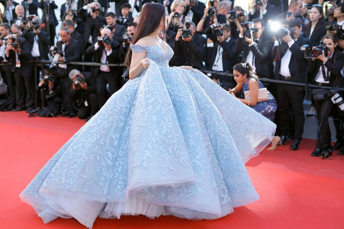 Hoa hậu Thế giới Aishwarya Rai đẹp như công chúa lạc vào vườn cổ tích - 4