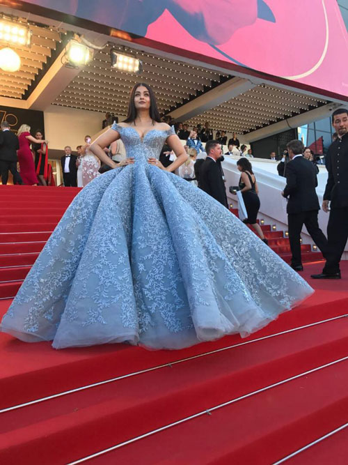 Hoa hậu Thế giới Aishwarya Rai đẹp như công chúa lạc vào vườn cổ tích - 5