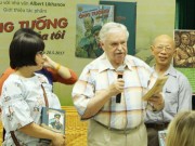 Xem & Đọc - Nhà văn Nga nổi tiếng bất ngờ khi nhận được món quà này từ nữ độc giả Việt Nam