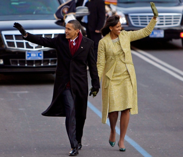 Phu nhân cựu tổng thống Obama bất ngờ gợi cảm trên phố - 8