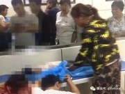 Nuôi con - Bé trai 4 tuổi tử vong vì bị bỏ quên trong xe ô tô suốt 9 giờ đồng hồ