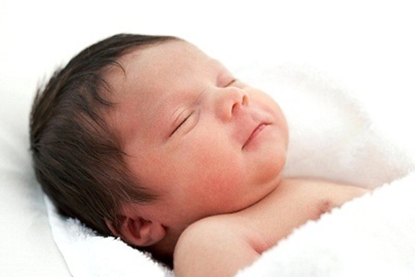 Mẹo ru con ngủ amp;#34;lăn quayamp;#34; chỉ trong 1 phút thực hiện thao tác này - 1