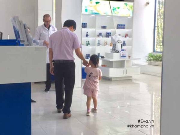 Bác sĩ chỉ cách đơn giản phát hiện trẻ nhỏ mắc hội chứng bàn chân bẹt - 1