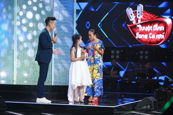 Cẩm Ly và cả 5 huấn luyện viên ngỡ ngàng, xúc động vì cô bé 10 tuổi hát amp;#34;Mẹ tôiamp;#34; - 8