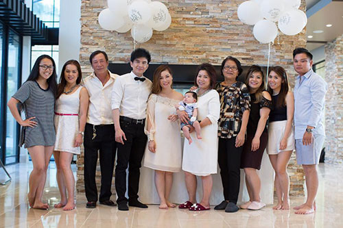 Con trai Đan Trường đẹp như thiên thần, ngủ say sưa trên vai mẹ suốt lễ rửa tội - 10