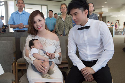 Con trai Đan Trường đẹp như thiên thần, ngủ say sưa trên vai mẹ suốt lễ rửa tội - 6