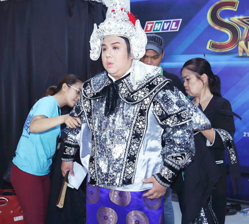 Gia Bảo nhờ con gái nuôi của Kim Tử Long trợ diễn để “lấy hên” - 4