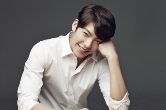 Fan bàng hoàng hay tin tài tử amp;#34;Những người thừa kếamp;#34; Kim Woo Bin bị ung thư vòm họng - 1
