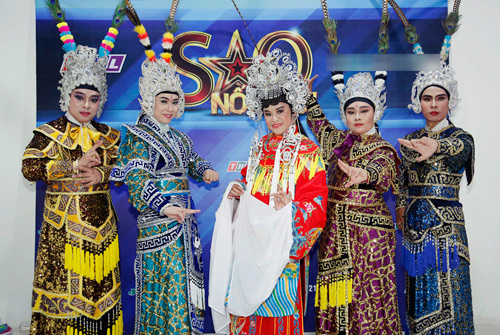 Gia Bảo nhờ con gái nuôi của Kim Tử Long trợ diễn để “lấy hên” - 6