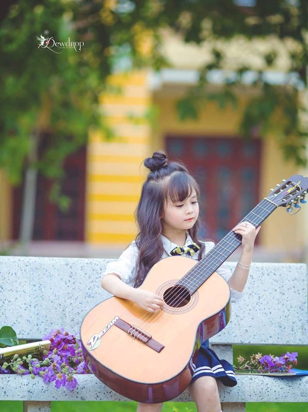 Sau 1 năm gây sốt vì xinh như hoa hậu, bé gái Tuyên Quang giờ đây đã khác rất nhiều - 5
