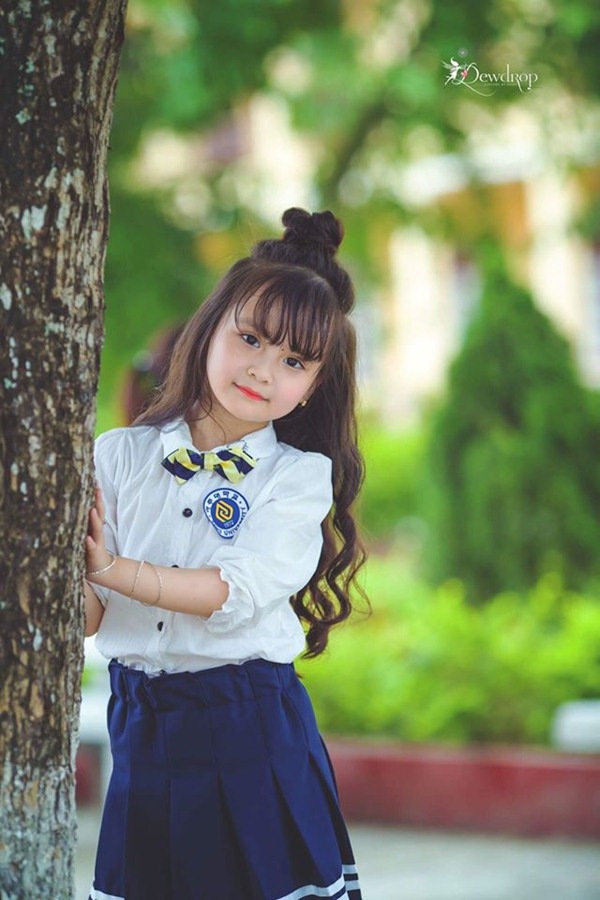 Sau 1 năm gây sốt vì xinh như hoa hậu, bé gái Tuyên Quang giờ đây đã khác rất nhiều - 4
