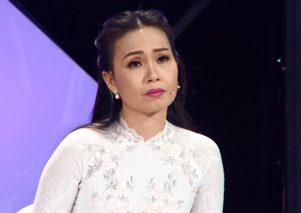 Cẩm Ly, Trấn Thành khóc nghẹn vì người bà hơn 60 tuổi chạy xe ôm nuôi 3 cháu gái ăn học - 9