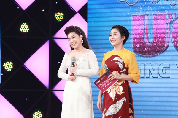 Cẩm Ly, Trấn Thành khóc nghẹn vì người bà hơn 60 tuổi chạy xe ôm nuôi 3 cháu gái ăn học - 1