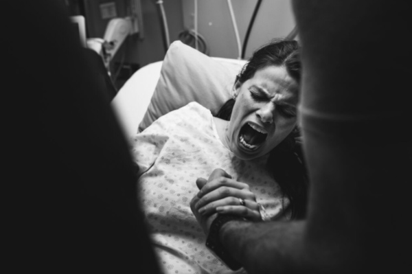Nữ bác sĩ 40 tuổi gào khóc đón con chào đời trong ca sinh non - 3