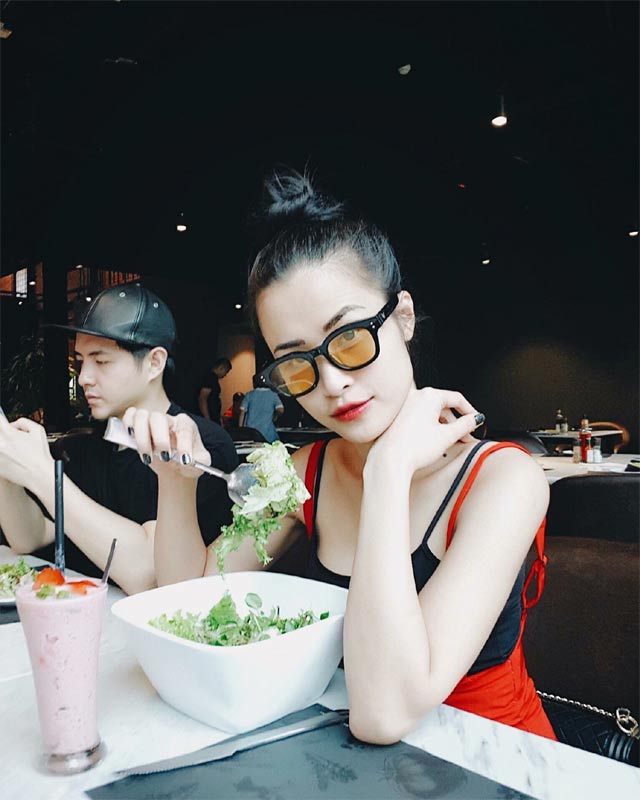 Sao Việt 24h qua: Con gái Ốc Thanh Vân mặc đồ đôi cùng mẹ, xoạc chân điệu nghệ tạo dáng - 9