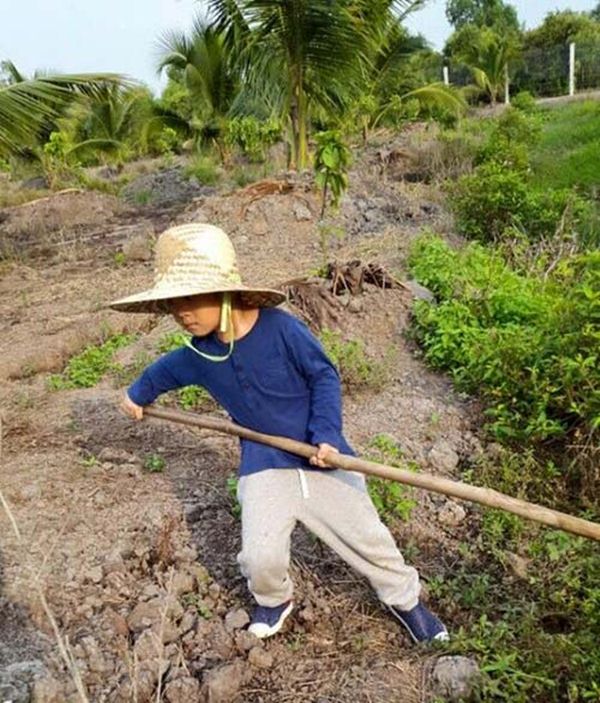 Khoe ảnh con trai nhận bằng tốt nghiệp, bà xã Lý Hải viết những dòng chia sẻ xúc động - 7