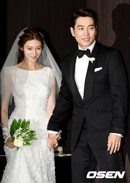Ngày cưới, mỹ nhân Cha Ye Ryun và tài tử Joo Sang Wook bên nhau amp;#34;ngọt như đườngamp;#34; - 3