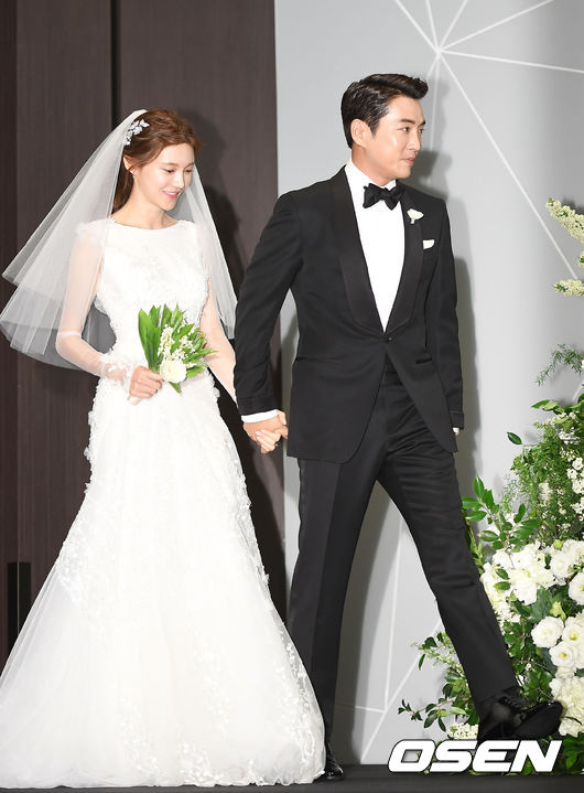 Ngày cưới, mỹ nhân Cha Ye Ryun và tài tử Joo Sang Wook bên nhau amp;#34;ngọt như đườngamp;#34; - 4